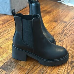 Madden girls chunky boots sz 8.5